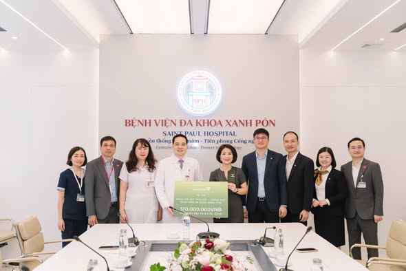 NGÂN HÀNG TMCP NGOẠI THƯƠNG VIỆT NAM – CHI NHÁNH TÂY HỒ TRAO TẶNG THIẾT BỊ Y TẾ CHO KHOA HỒI SỨC TÍCH CỰC VÀ CHỐNG ĐỘC BỆNH VIỆN ĐA KHOA XANH PÔN