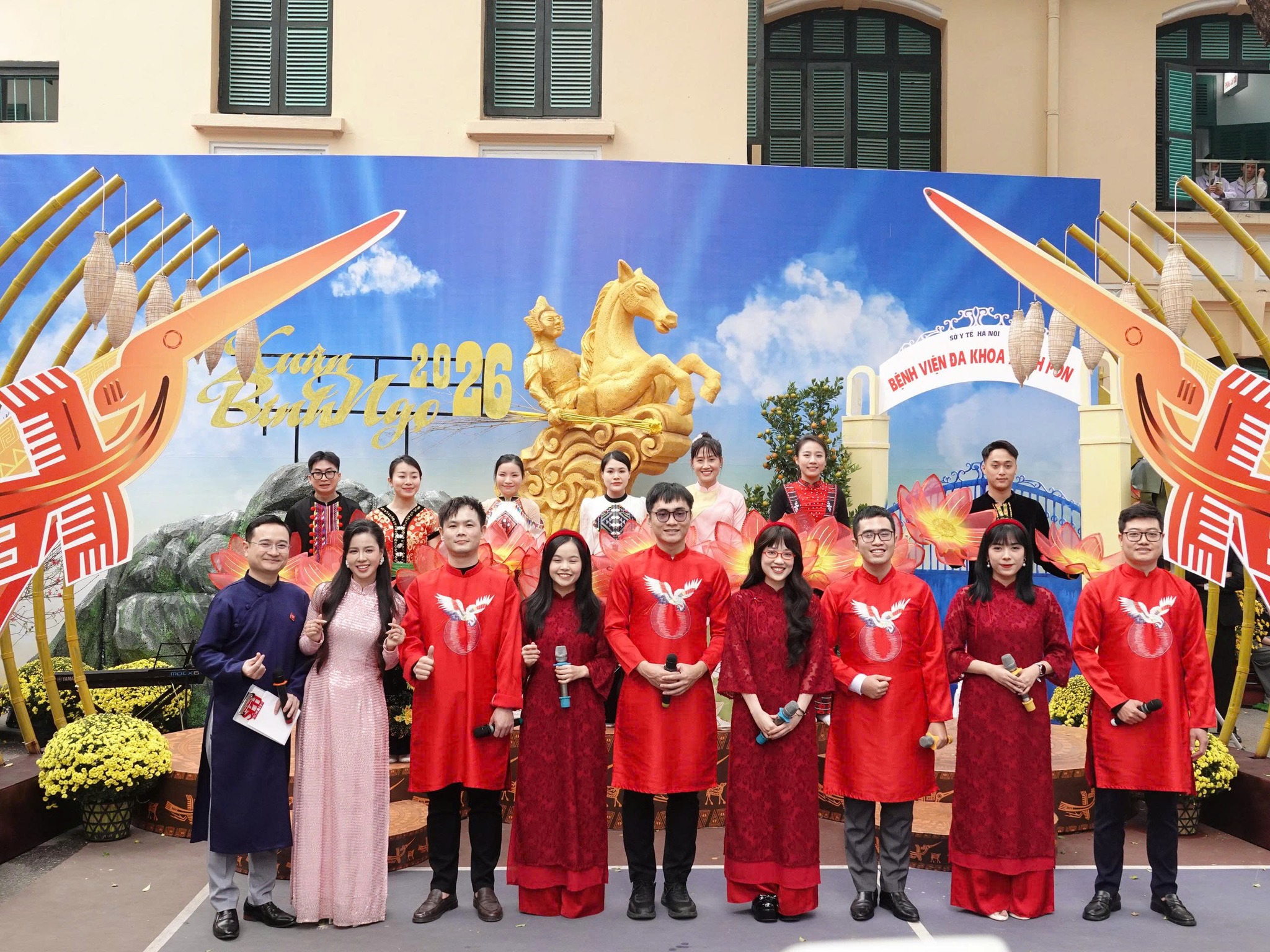 Bệnh viện Đa khoa Xanh Pôn khai mạc chương trình “Phố Tết Xanh Pôn 2026 – Tết sum vầy, Xuân dâng Đảng”