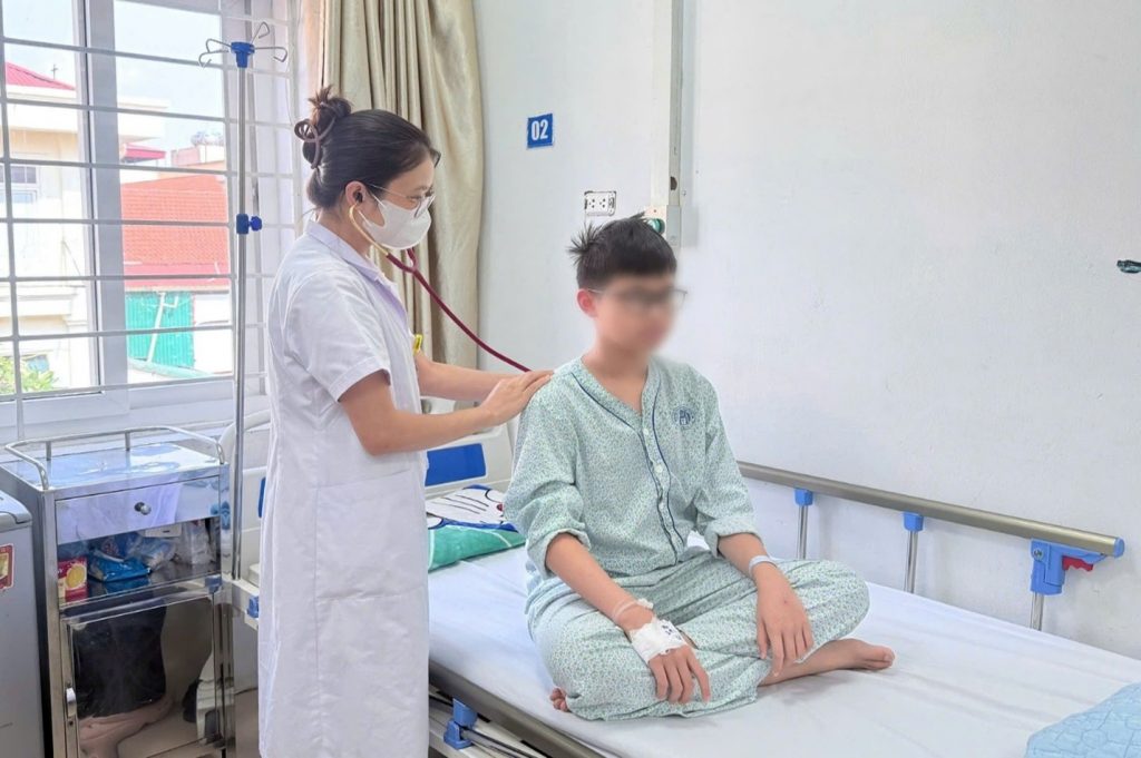 Can thiệp mạch chuyên sâu cứu sống bệnh nhi ho ra máu do dị dạng mạch phổi hiếm gặp